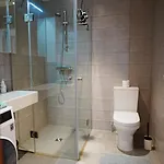 דירה Modern With A Balcony *